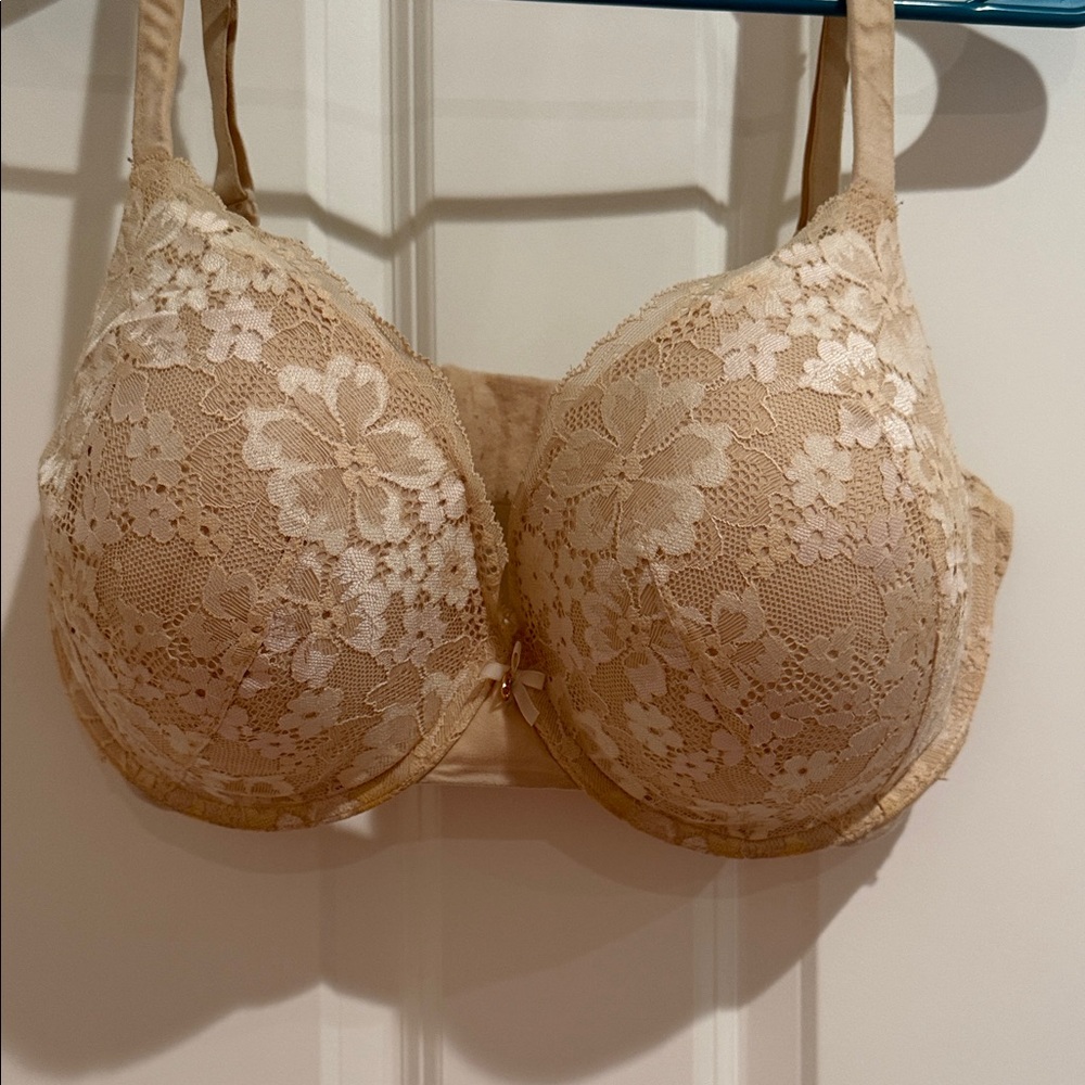 Body by Victoria's Secret Lace Bra in Tan and Cream. SEE ALL PICS Small Stain